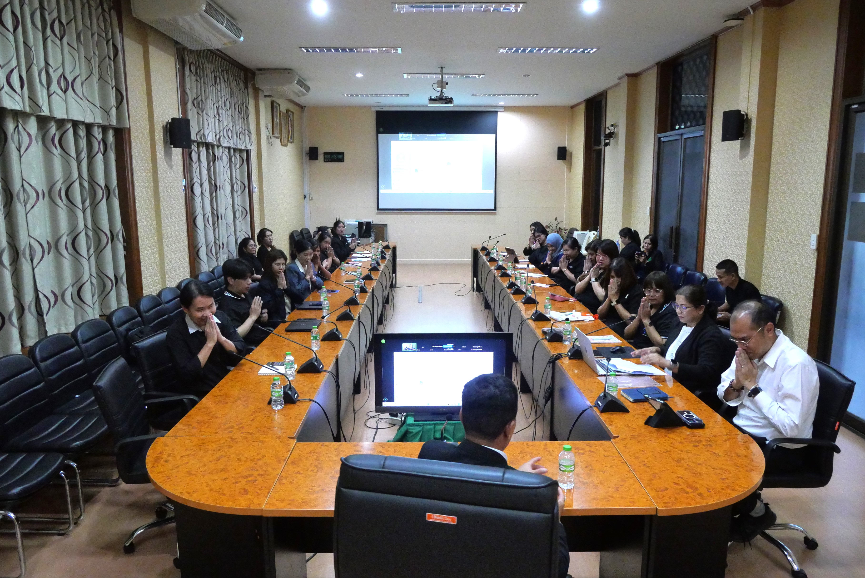 title - รองเลขาธิการ ส.ป.ก. ประชุมติดตามความก้าวหน้าการส่งเอกสารเบิกจ่ายผ่านระบบสารบรรณอิเล็กทรอนิกส์ (e-Office) ของสำนักบริหารกลาง 